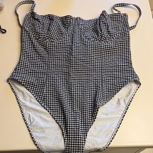 Good American Black and White Gingham Swimsuit 4X